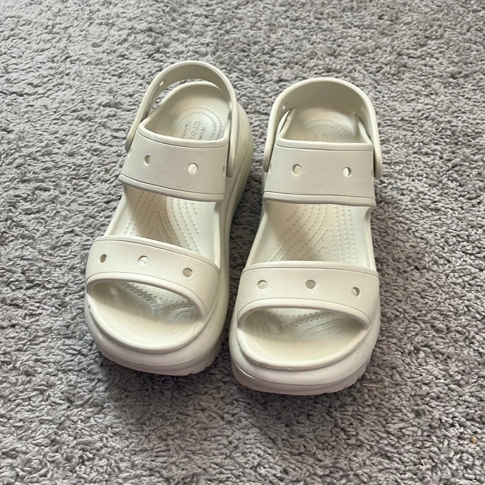 Crocs Mega Crush Sandals in color Bone size m6/w8. - Picture 1 of 3